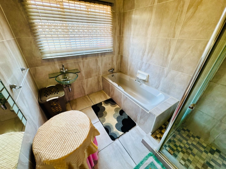 10 Bedroom Property for Sale in Amalinda Eastern Cape